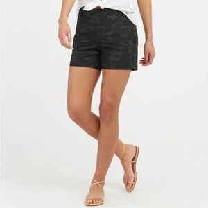 Spanx Sunshine Shorts 6" Womens Large Black Camo Print
